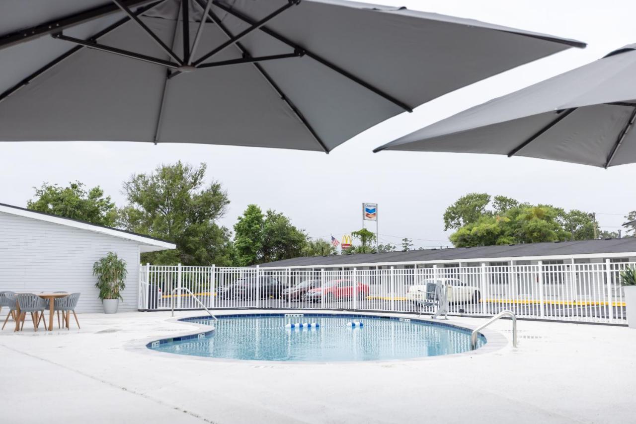 Golden Isles Inn & Suites Brunswick  Kültér fotó
